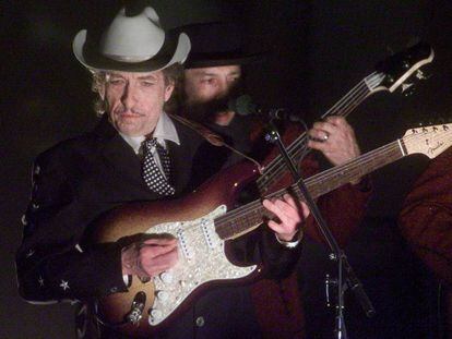Bob Dylan en una actuación en 2002.