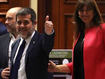 Los diputados de Junts per Catalunya Jordi Sànchez y Laura Borràs, en el Congreso. En vídeo, declaraciones de los diputados Alonso-Cuevillas y Borrás, este viernes.