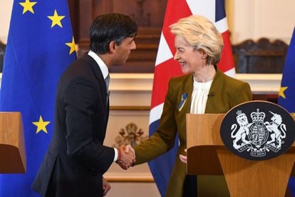 El primer ministro británico, Rishi Sunak, junto con la presidente de la Comisión Europea, Ursula von der Leyen, durante la rueda de prensa.