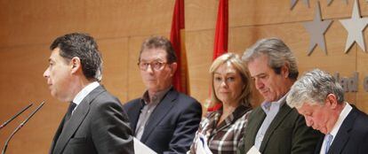 Ignacio González, en la presentación del plan con Jaime Cedrún (CC OO), Ana Isabel Mariño (Consejería de Empleo), José Ricardo Martínez (UGT) y Arturo Fernández (CEIM).