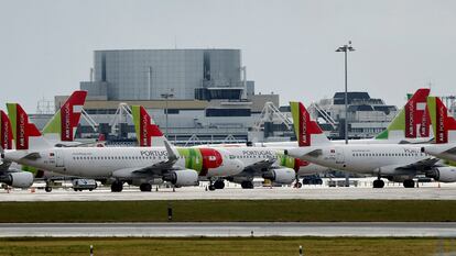 Aviones de TAP en un aeropuerto de Londres.
