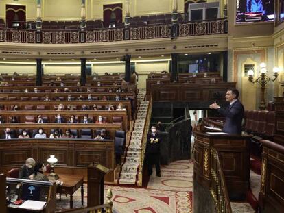  El presidente del Gobierno, Pedro Sánchez, en la tribuna del Congreso de los Diputados.