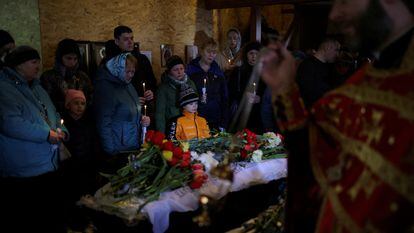 Funeral por la muerte de dos menores de edad en la ciudad de Uman, en la región de Cherkasy (Ucrania), el 30 de abril de 2023.