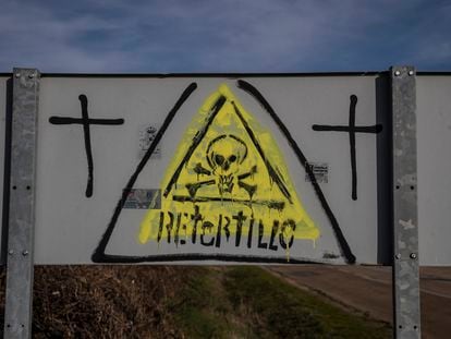 Pintada contra la mina de uranio de Retortillo (Salamanca).