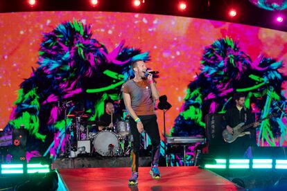 El cantante de la banda británica, Coldplay, Chris Martin, Durante el concierto del miércoles en Barcelona.