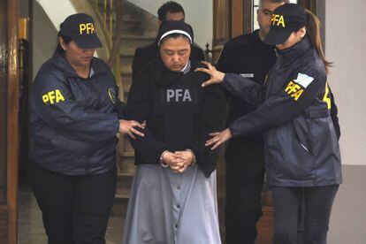 La monja Kumiko Kosaka ingresa a los tribunales de Mendoza