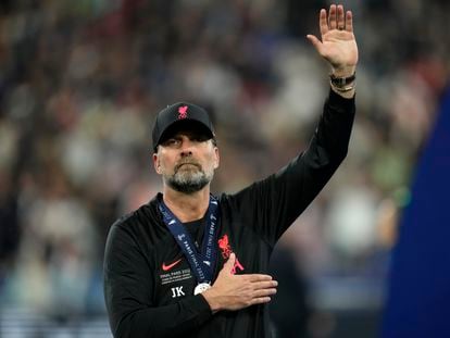 Jürgen Klopp saludaba el sábado a la afición del LIverpool tras perder la final de la Champions League, en París.