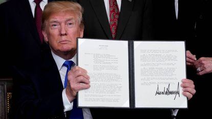 El presidente Donald Trump tras firmar un decreto sobre comercio