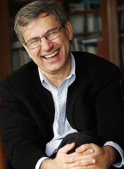 Orhan Pamuk, fotografiado en Estambul en diciembre de 2006, unas semanas después de obtener el Premio Nobel de Literatura. 
Foto: Bernardo Pérez