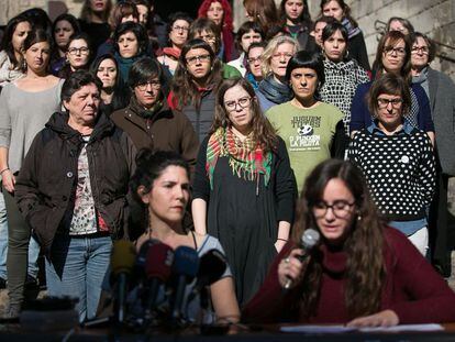 Las diputadas de la CUP en un acto contra las actitudes machistas.