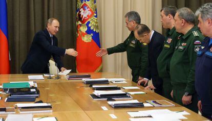 Putin, en una reuni&oacute;n en la residencia estatal de Bocharov Ruch&eacute;i, Sochi, este 27 de noviembre