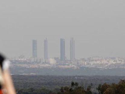 Nube de polvo africano sobre Madrid en una foto realizada desde Las Rozas. 
