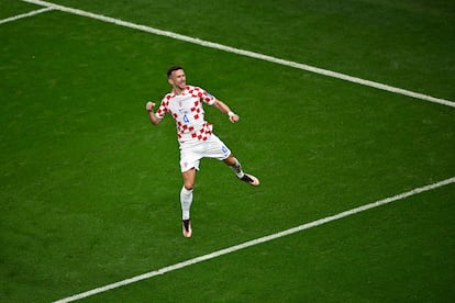 Ivan Perisic, celebrando su gol del empate ante Japón en los octavos de final.