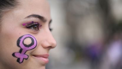 Una mujer participa en una de las convocatorias del pasado 8-M en Madrid.