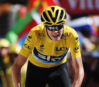 Froome, culminando la ascensi&oacute;n del Alpe d&#039;Huez en el Tour de 2015.