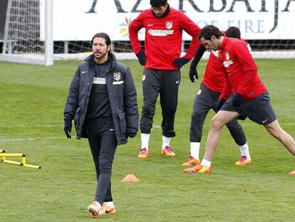 Simeone, en un entrenamiento del Atl&eacute;tico