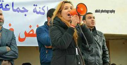 Nawal Ben Aisa, durante una protesta en Alhucemas celebrada cuando el líder del Movimiento Popular aún no había sido detenido.