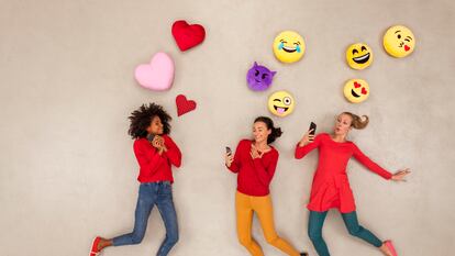 Los emoticonos nacieron de una necesidad: la de otorgar a nuestros mensajes escritos algo equivalente al lenguaje no verbal.
