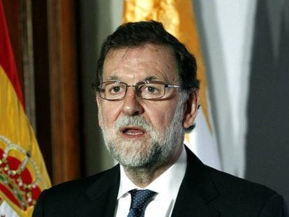Rajoy es recibido a gritos en Uruguay.