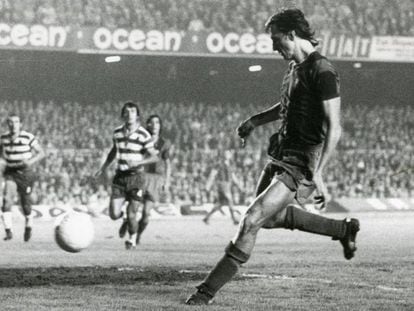El primer gol de Cruyff en la victoria (4-0) del Barça contra el Granada el día del debut del holandés. 