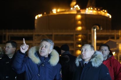 Putin mit Leonid Michelson, CEO von Novatek, im Dezember 2017 in Sabetta, Sibirien. 