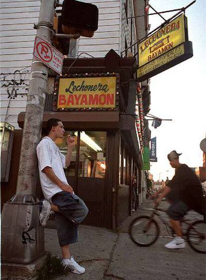 Imagen cotidiana en un barrio hispano de Nueva Jersey.