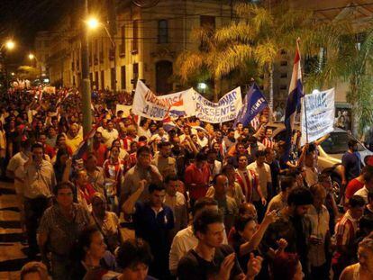 Manifestación en Asunción contra los planes reeleccionistas de Horacio Cartes, el 30 de marzo pasado.