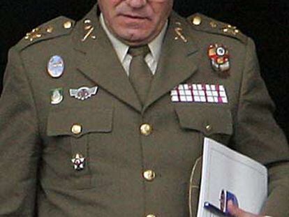 El general Mena, a su salida del Ministerio de Defensa el pasado sábado.