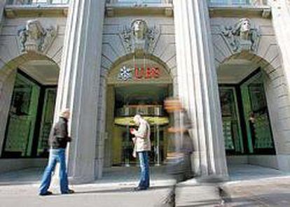 UBS esquivará las pérdidas en el trimestre por un crédito fiscal