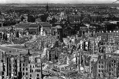 Imagen de la ciudad de Dresde tras el bombardeo aliado