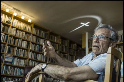 Amos Oz, durante la entrevista en su casa en Tel Aviv.