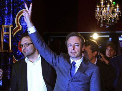 El l&iacute;der del partido derechista y separatista N-VA, Bart de Wever, celebra su victoria en Amberes.