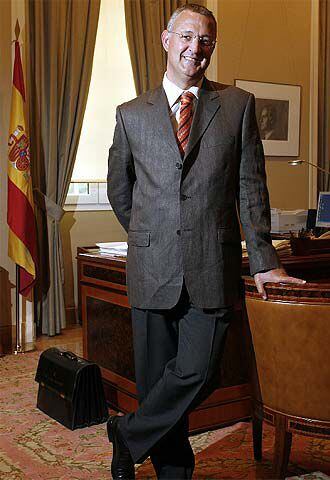 El ministro de Trabajo, Jesús Caldera, el viernes en su despacho.