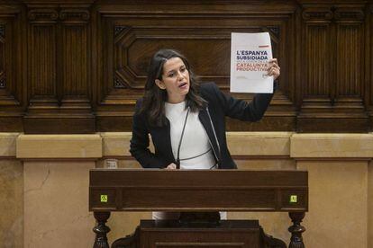 Inés Arrimadas durante su intervención en el Pleno del Parlament.