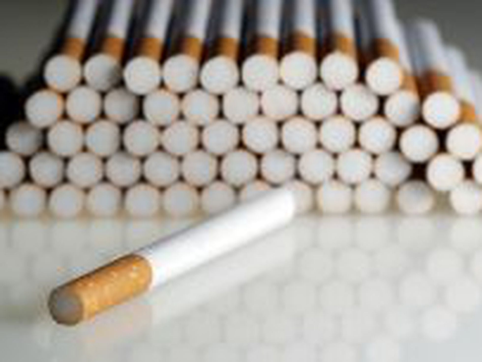 Philip Morris sube 10 céntimos el precio de Marlboro, L&M y Chesterfield, Economía nacional e internacional