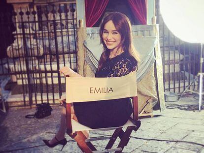 La actriz Emilia Clarke, en el rodaje de su campa&ntilde;a para la fragancia The One de D&amp;G.