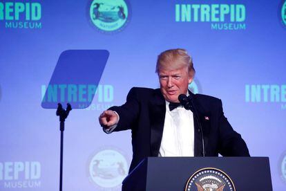 Donald Trump, ayer durante la conmemoraci&oacute;n del 75 aniversario de la batalla del mar del Coral en Nueva York.