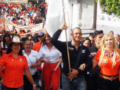 Juan Carlos Andrade Magaña en campaña para la alcaldía en 2015.