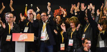 Candidats de Junts per Catalunya celebren els resultats electorals.
