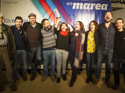 Los promotores de En Marea celebran los resultados de sus primeras elecciones generales en 2015.