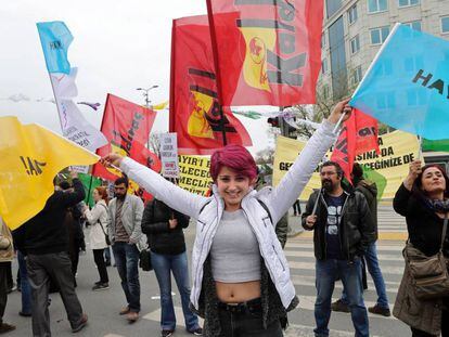 Partidarios del No en el referéndum de Turquía en un acto en Ankara el pasado 9 de abril.