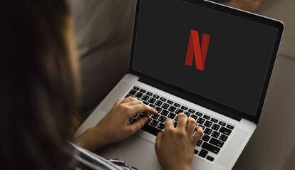 Logo Netflix en un portátil