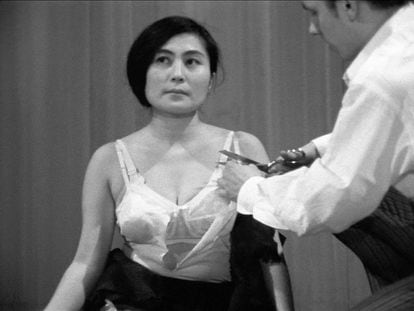 'Cut Piece' (1964), 'performance' de la japonesa Yoko Ono.