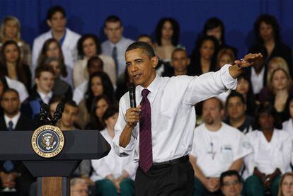 Obama contesta a las preguntas de los asistentes a un acto en Virginia (EE UU).