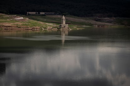 Una imagen del pantano de Sau, al 31% de su capacidad. /  ALBERT GARCIA