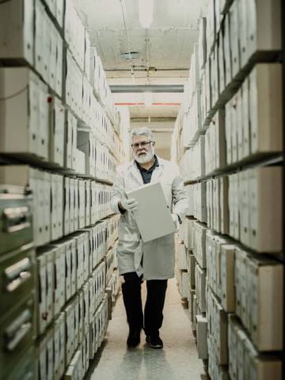 El Archivo General de la Administración, en Alcalá de Henares, tiene 170 kilómetros de estantes y más de un millón de cajas.