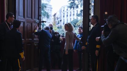 La presidenta del Congreso, Meritxell Batet (centro), abre las puertas del Congreso de los Diputados en las 25 Jornadas de Puertas Abiertas, a 2 de diciembre de 2022, en Madrid (España). Gustavo Valiente / Europa Press