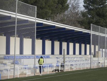 La tribuna del estadio Román Valero del CDC Moscardó.