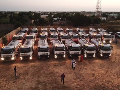 Algunos de los 40 carrotanques a su llegada a Uribia, La Guajira, el 20 de enero.