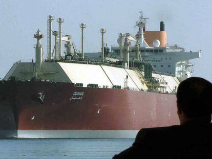 Imagen de un barco de gas natural licuado. 